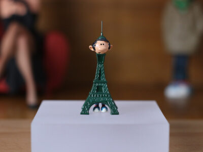 Gaston déguisé en tour Eiffel
