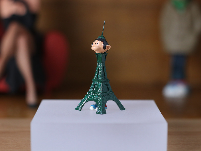 Gaston déguisé en tour Eiffel