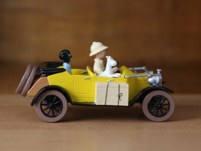 Tintin, Milou et Coco dans la voiture