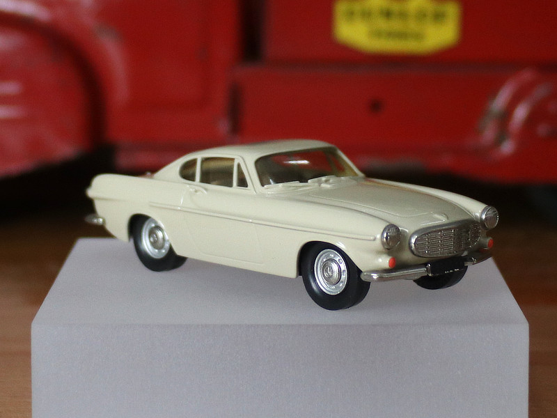 Volvo P1800S