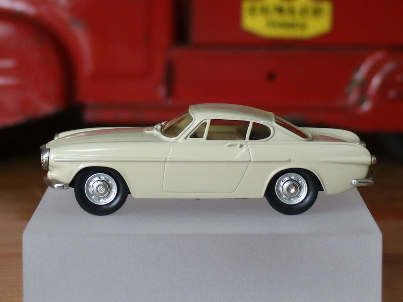 Volvo P1800S
