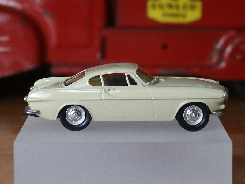 Volvo P1800S