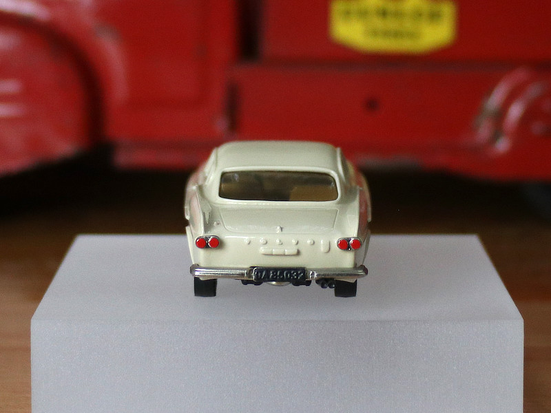 Volvo P1800S